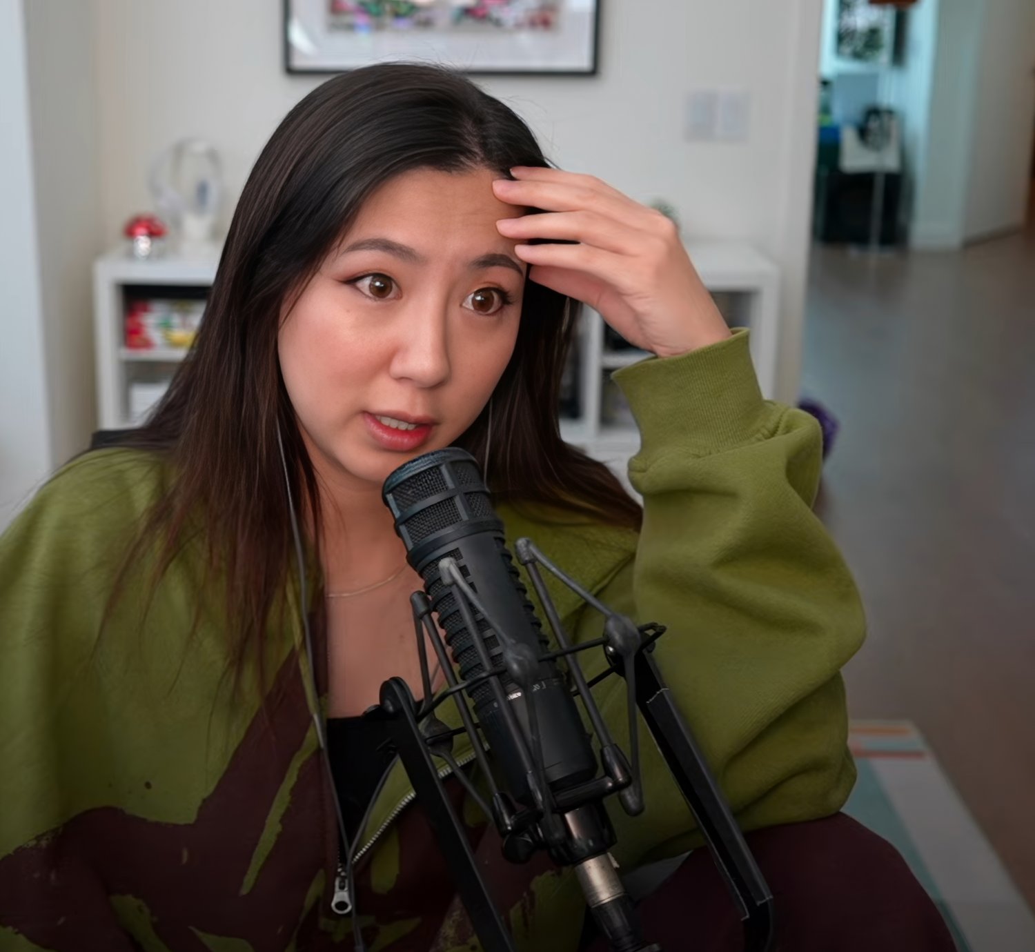 Long-Haired Asian Cutie Fuslie Teases In Amateur Clip 26