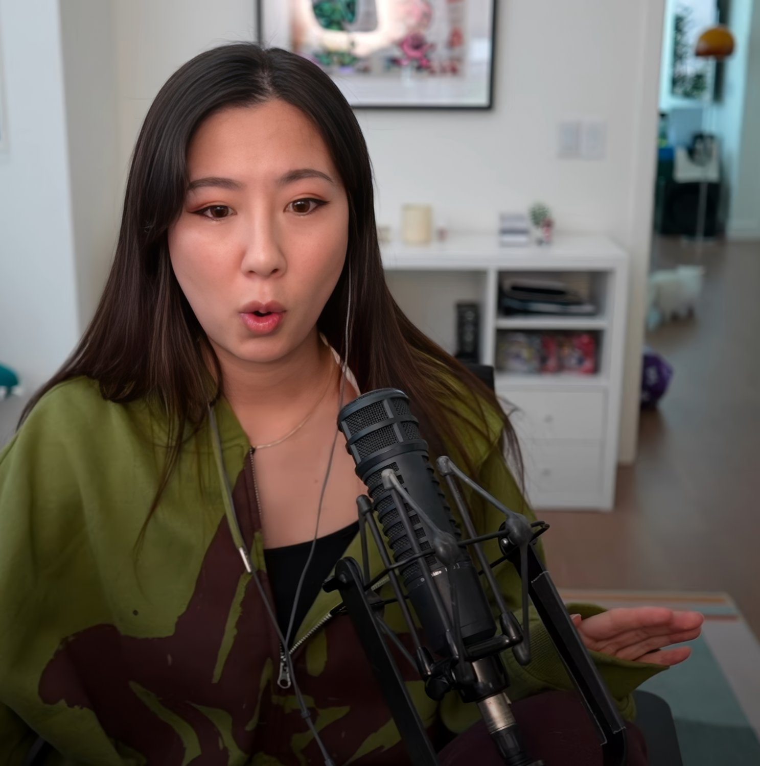 Long-Haired Asian Cutie Fuslie Teases In Amateur Clip 27