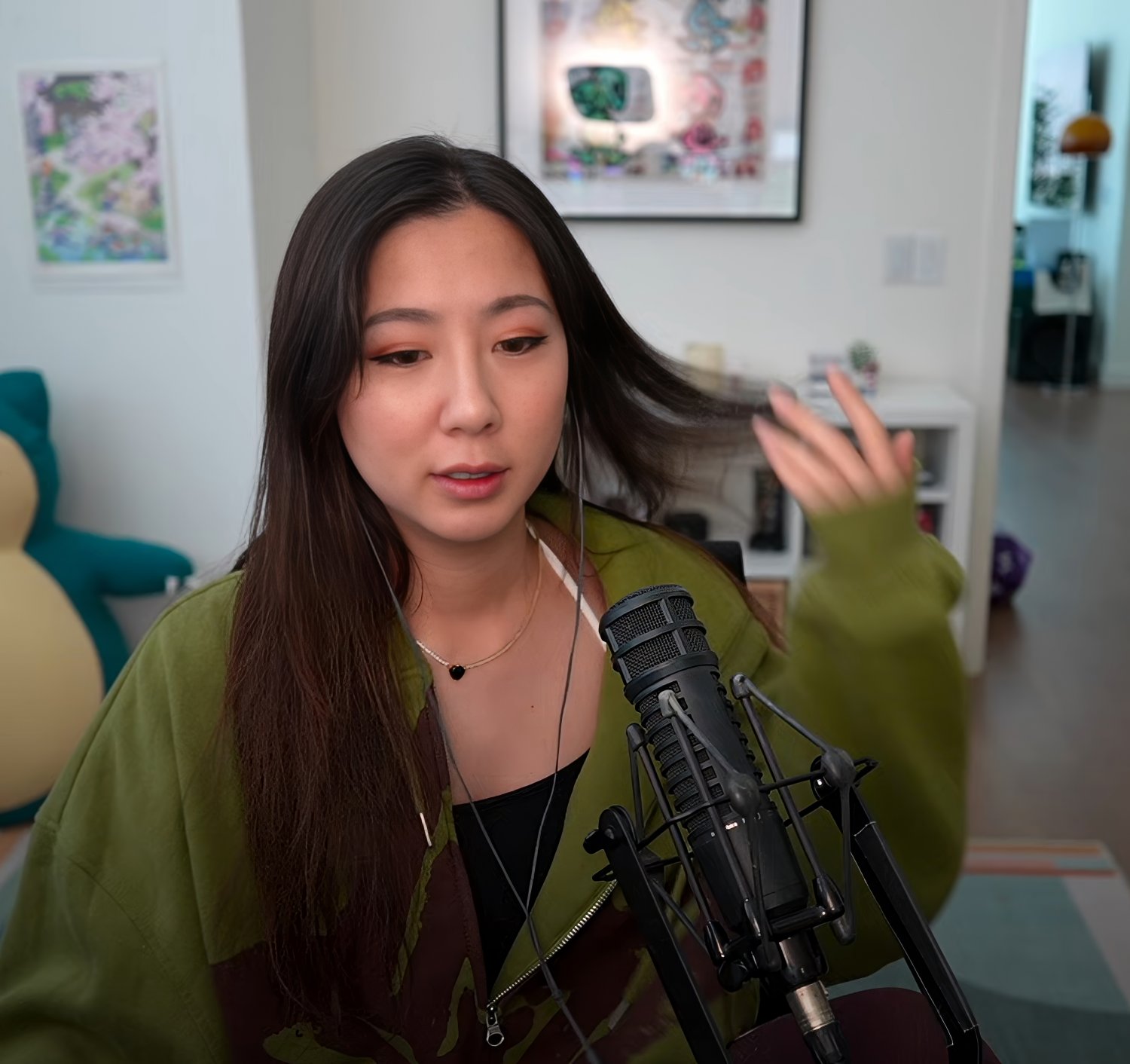 Long-Haired Asian Cutie Fuslie Teases In Amateur Clip 37