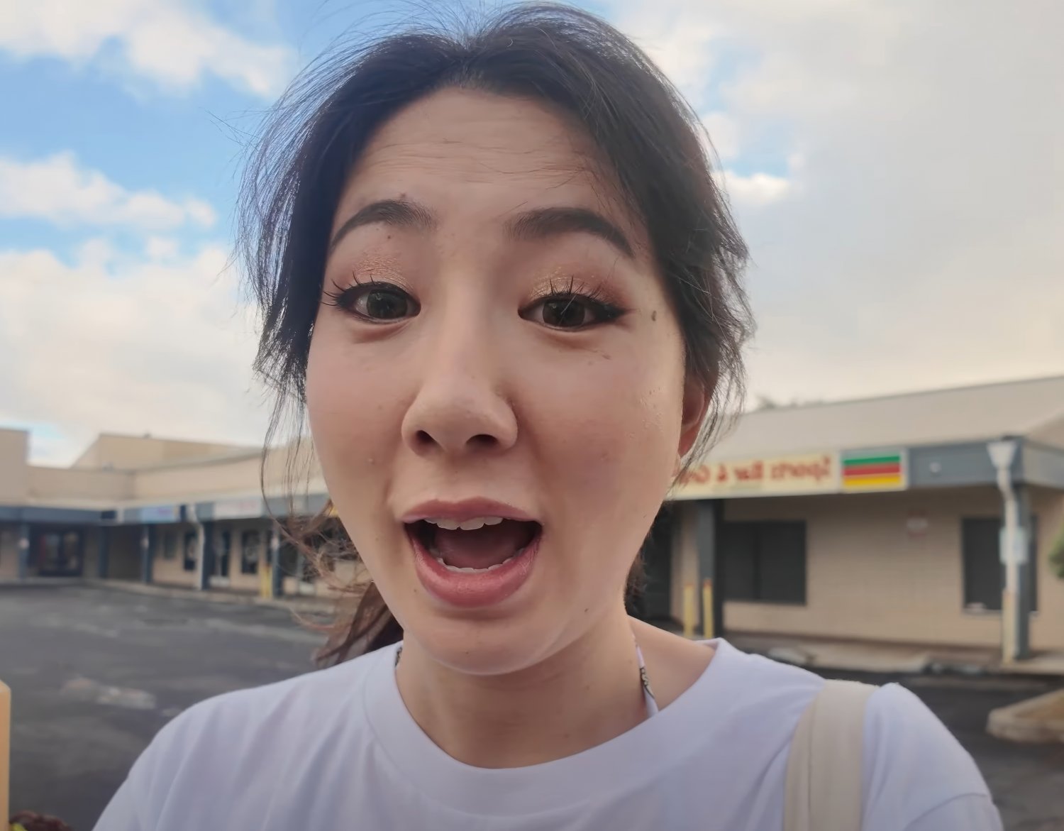 Long-Haired Asian Cutie Fuslie Teases In Amateur Clip 42