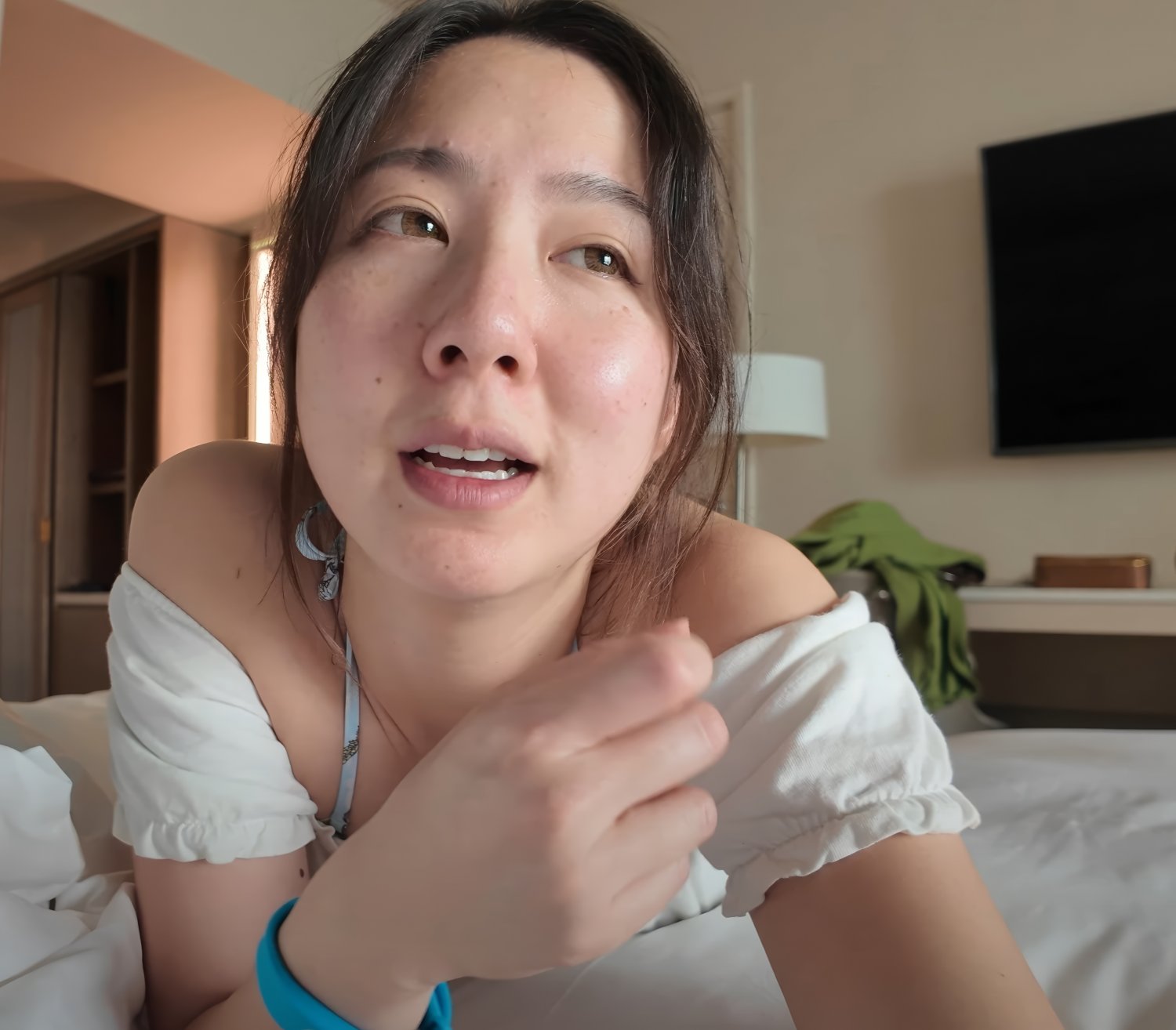 Long-Haired Asian Cutie Fuslie Teases In Amateur Clip 52