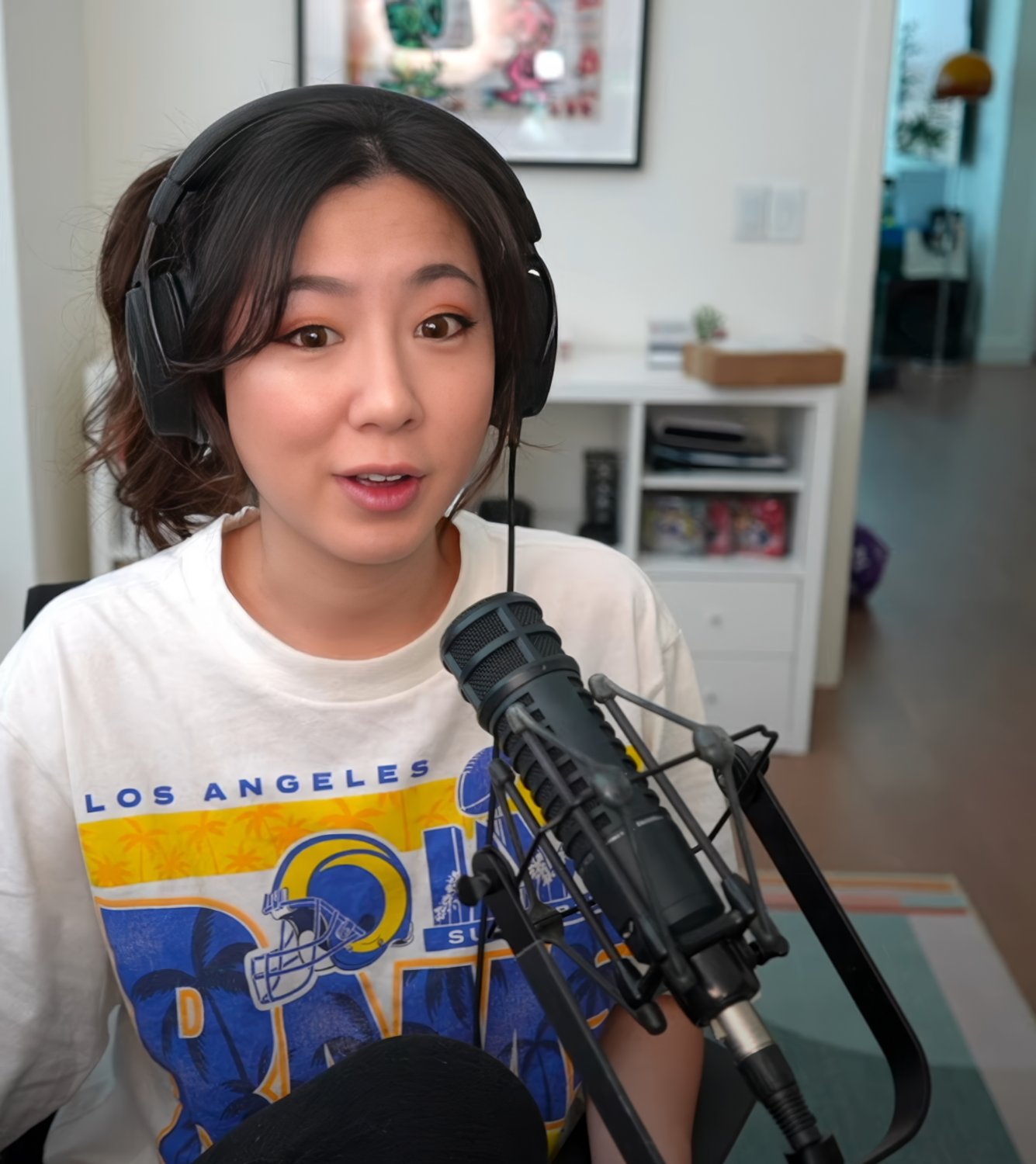 Long-Haired Asian Cutie Fuslie Teases In Amateur Clip 78