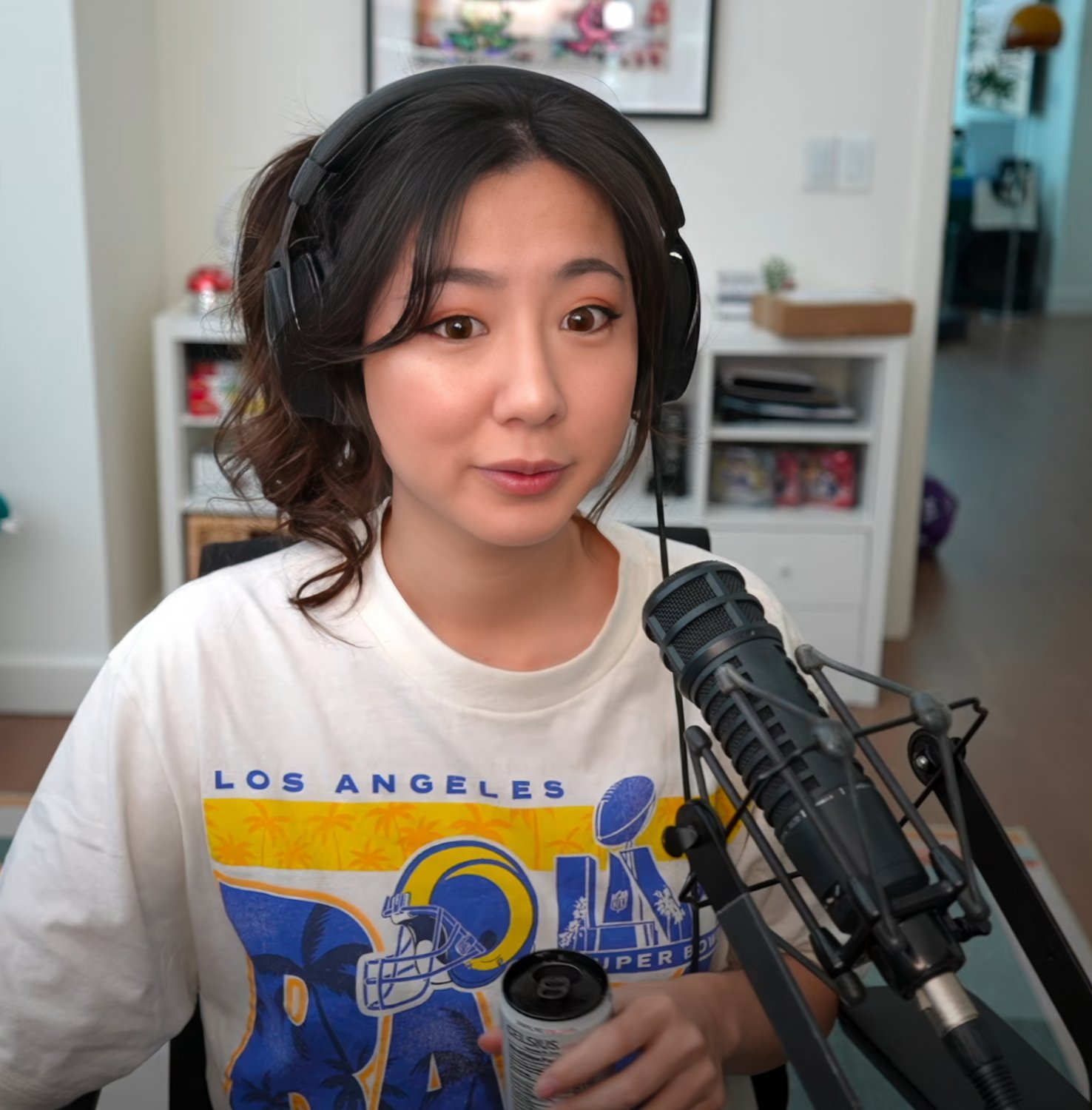Long-Haired Asian Cutie Fuslie Teases In Amateur Clip 80