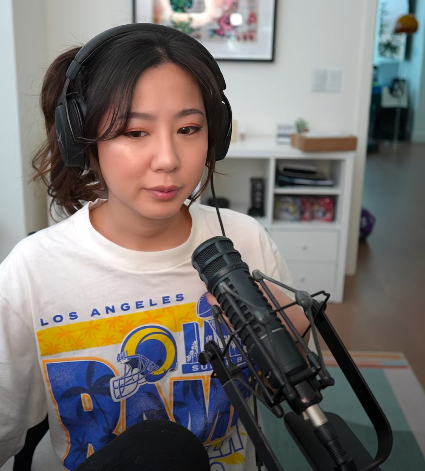 Long-Haired Asian Cutie Fuslie Teases In Amateur Clip 85
