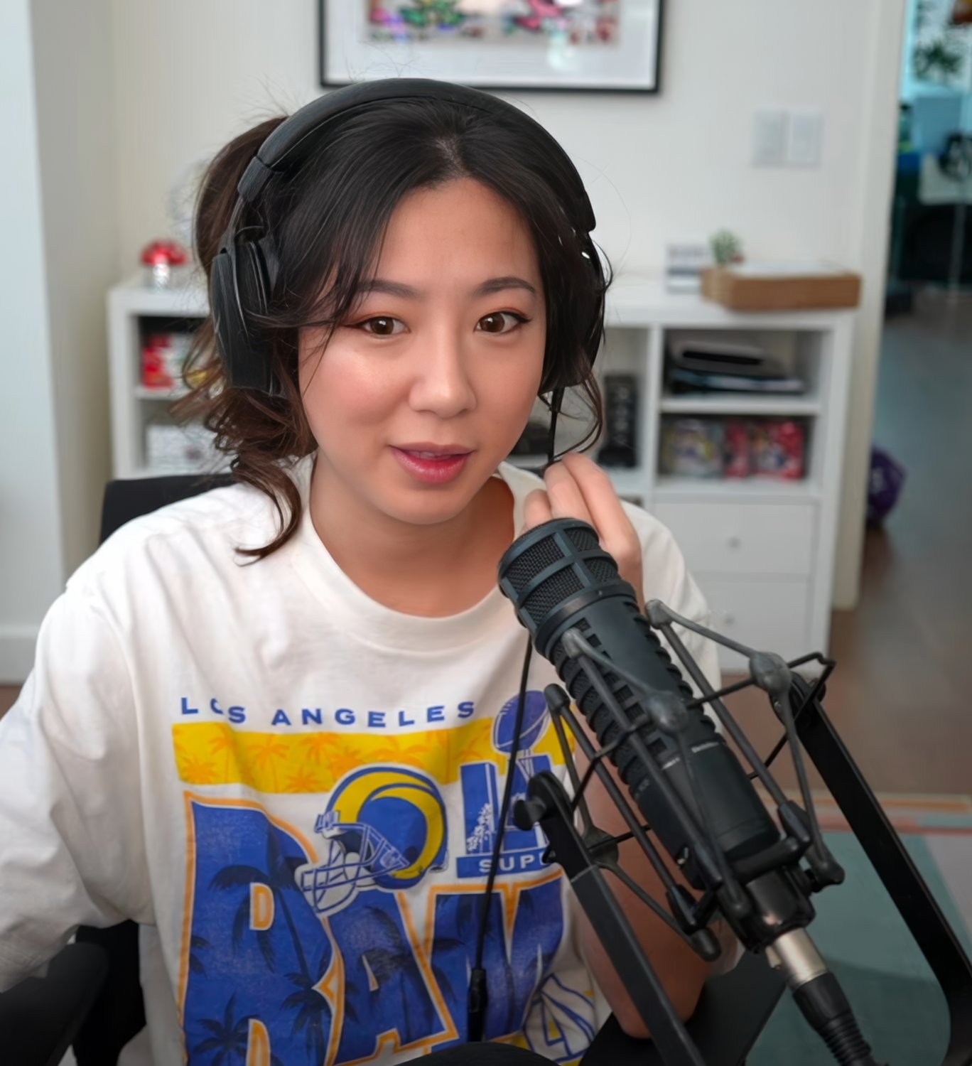 Long-Haired Asian Cutie Fuslie Teases In Amateur Clip 89