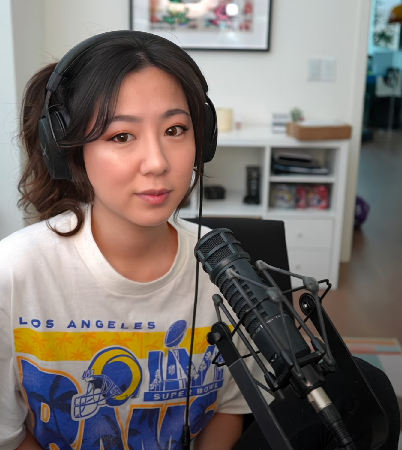 Long-Haired Asian Cutie Fuslie Teases In Amateur Clip 91
