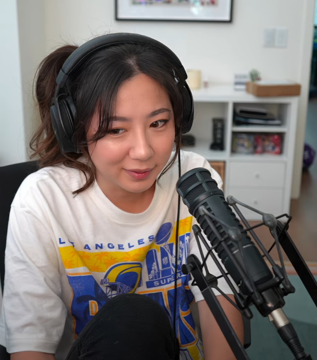 Long-Haired Asian Cutie Fuslie Teases In Amateur Clip 92