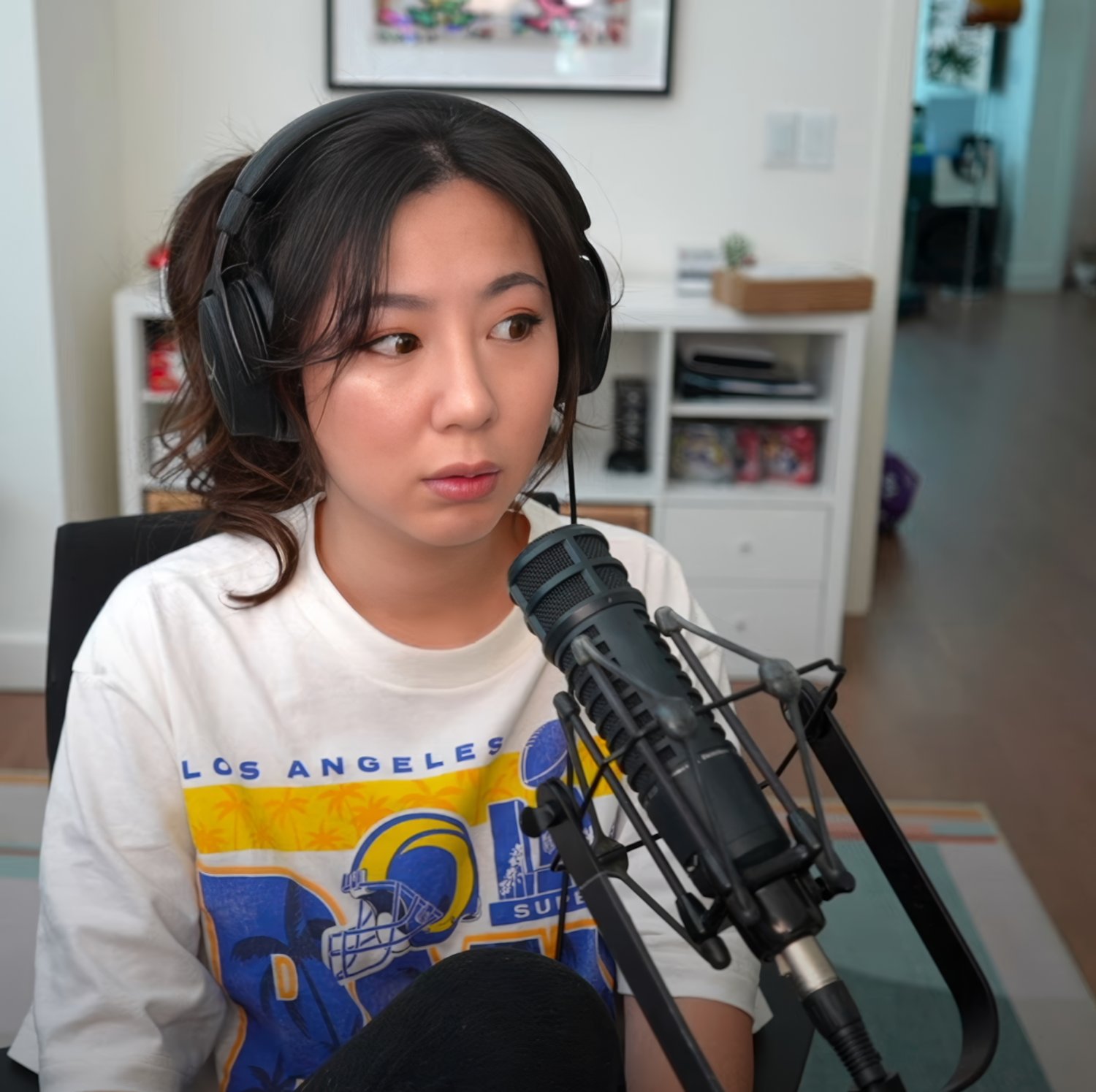 Long-Haired Asian Cutie Fuslie Teases In Amateur Clip 93