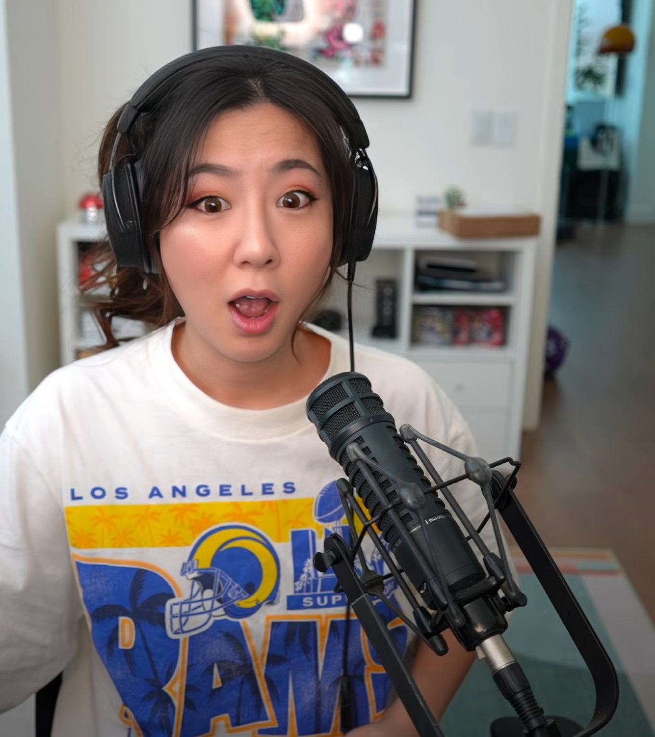 Long-Haired Asian Cutie Fuslie Teases In Amateur Clip 94