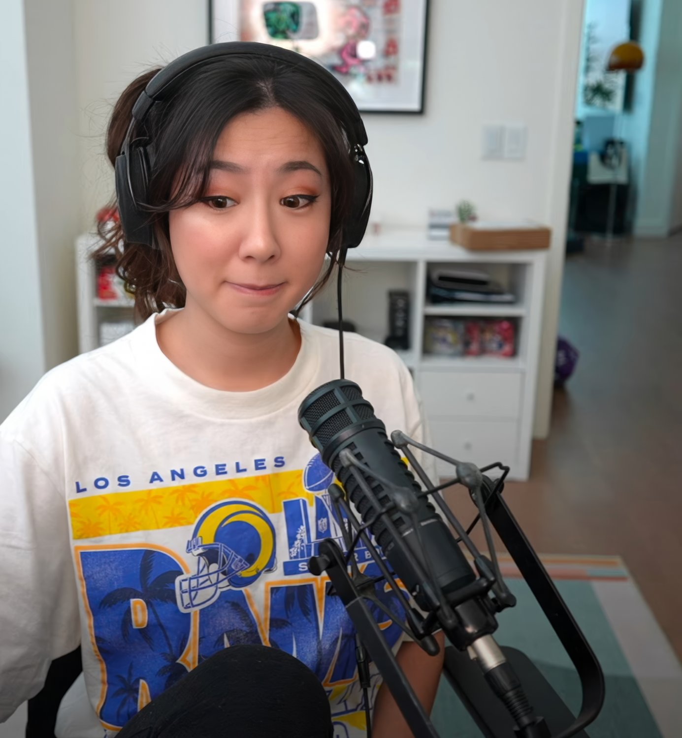 Long-Haired Asian Cutie Fuslie Teases In Amateur Clip 97