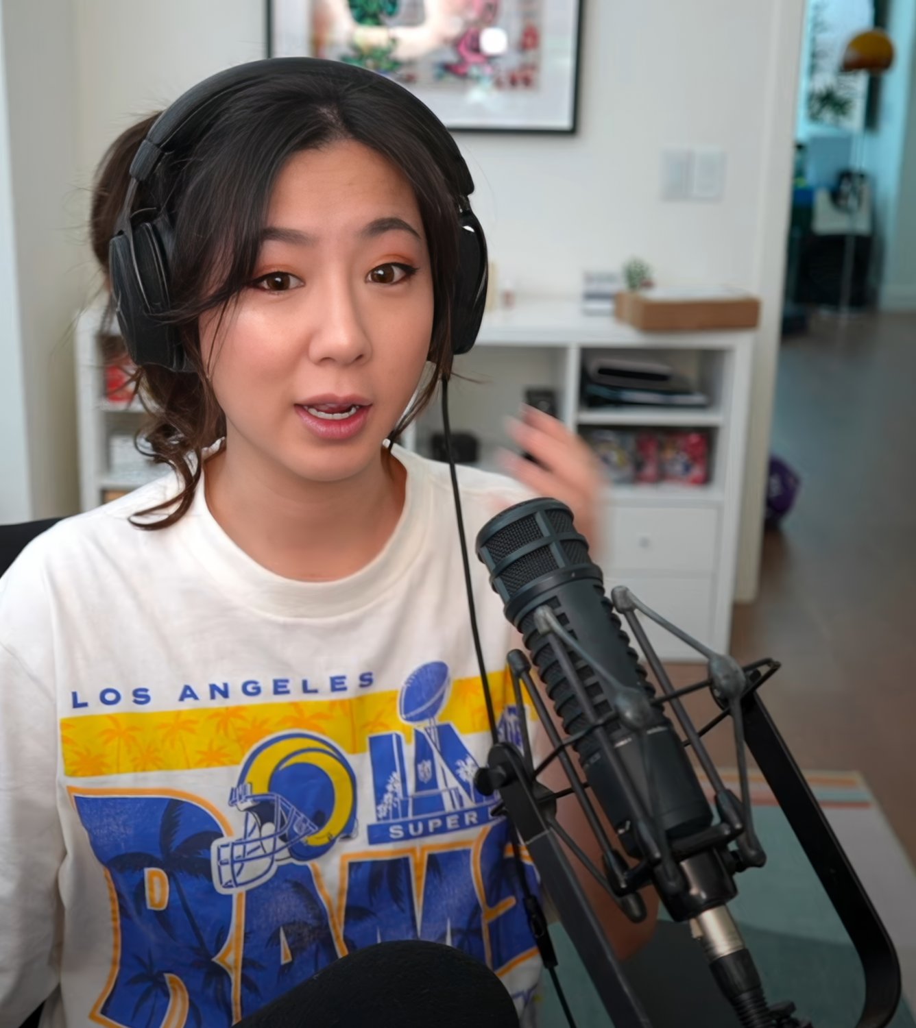 Long-Haired Asian Cutie Fuslie Teases In Amateur Clip 98