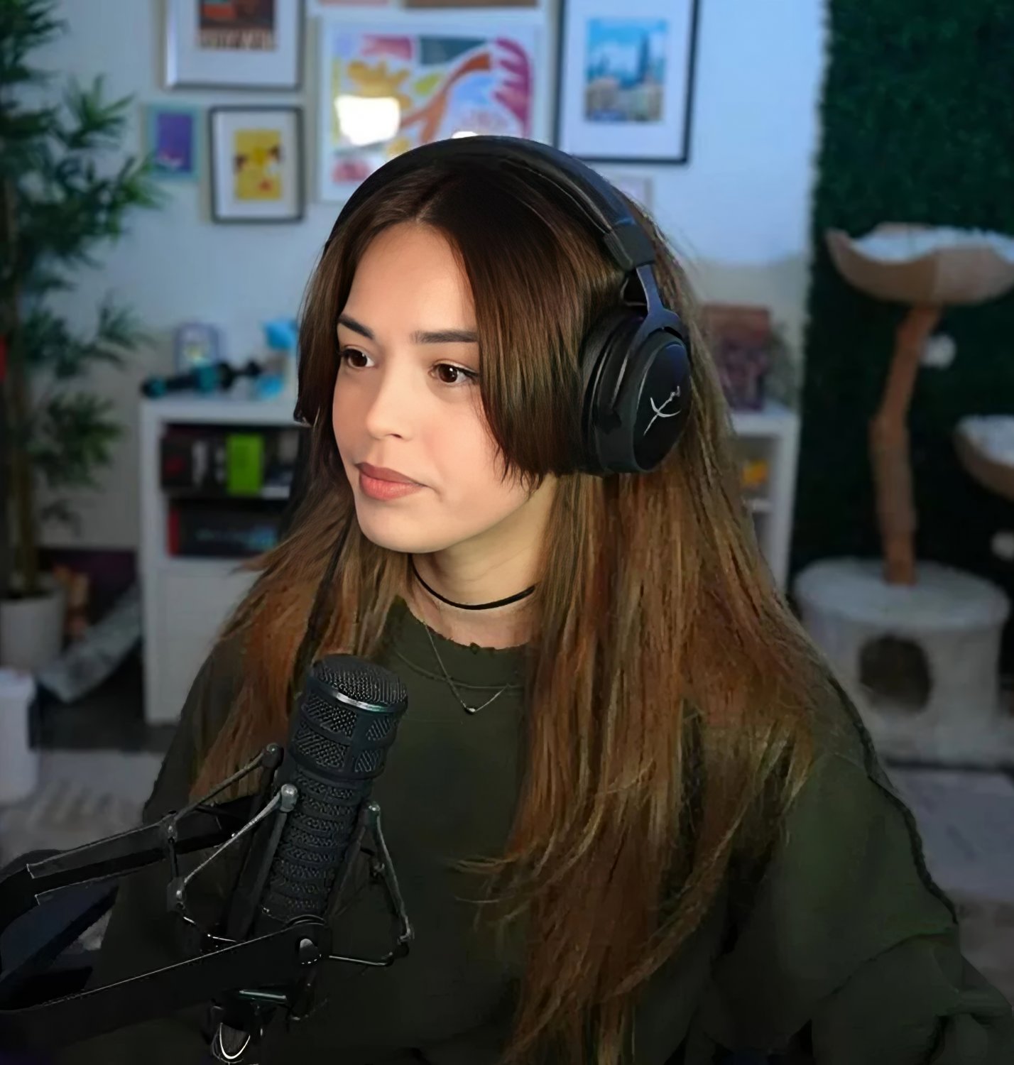 uroczy azjatycki gracz 30