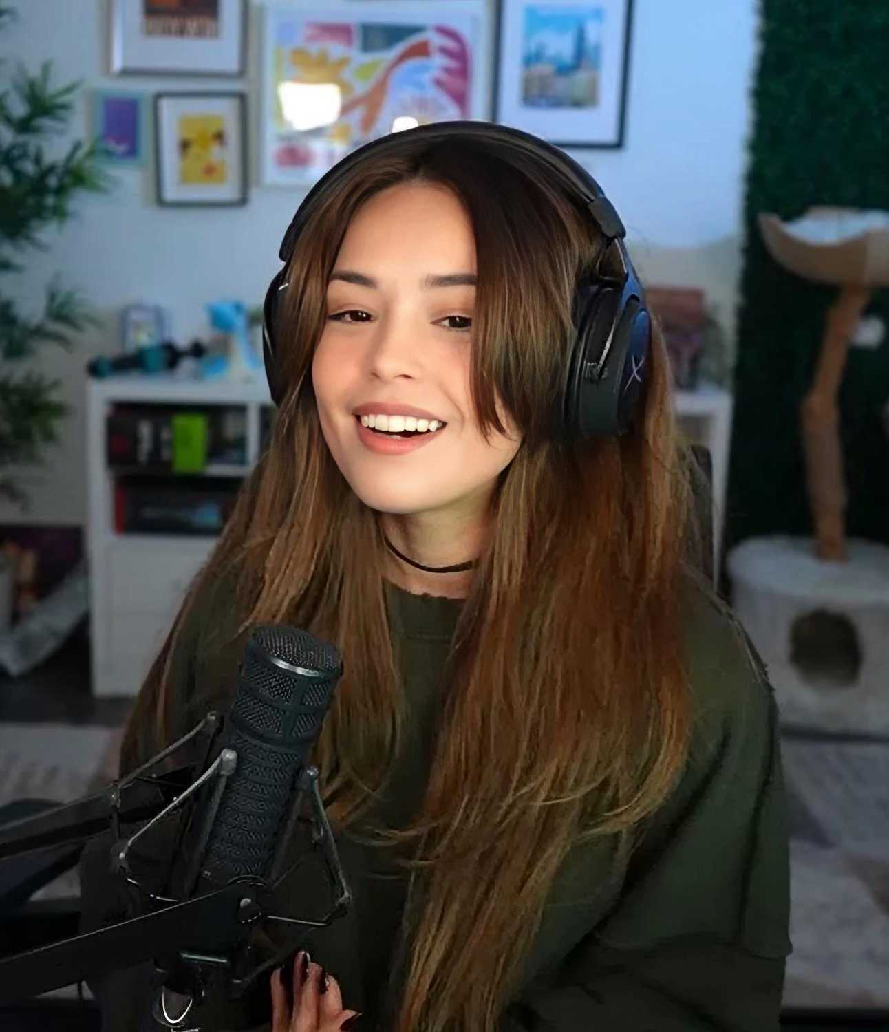 uroczy azjatycki gracz 33