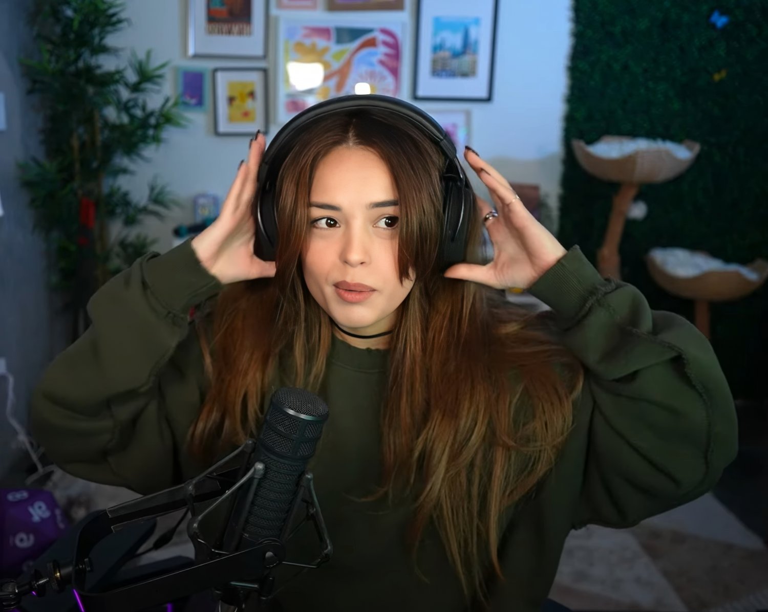 uroczy azjatycki gracz 34