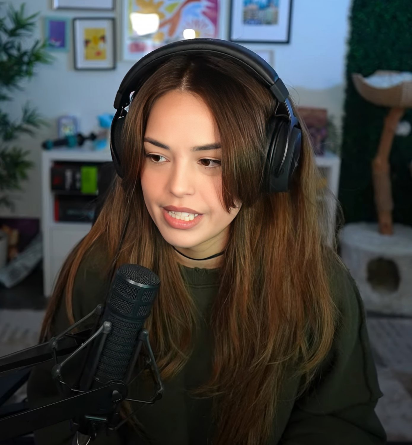 uroczy azjatycki gracz 38