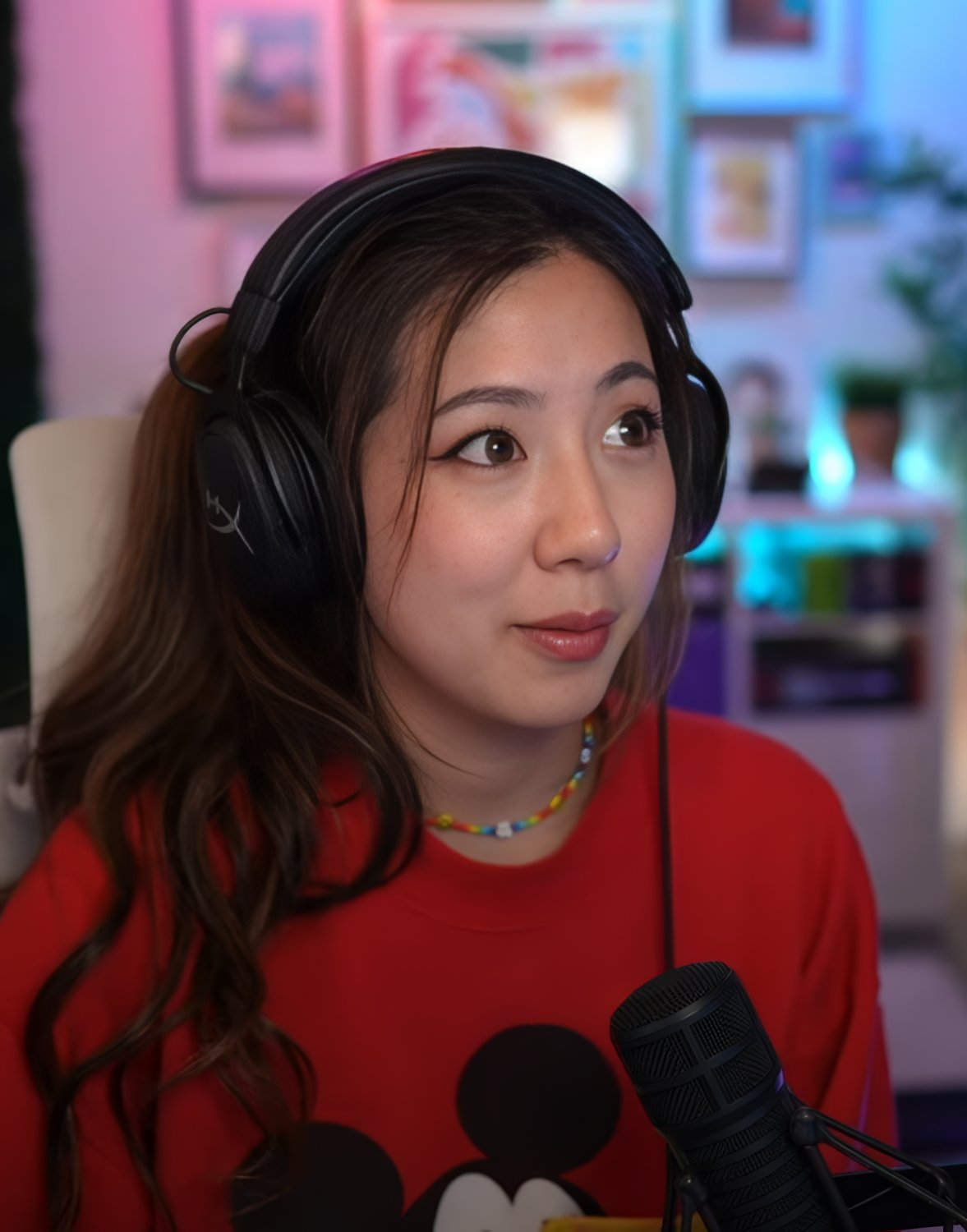 Fuslie Shows Off In Another Hot Amateur Clip 4