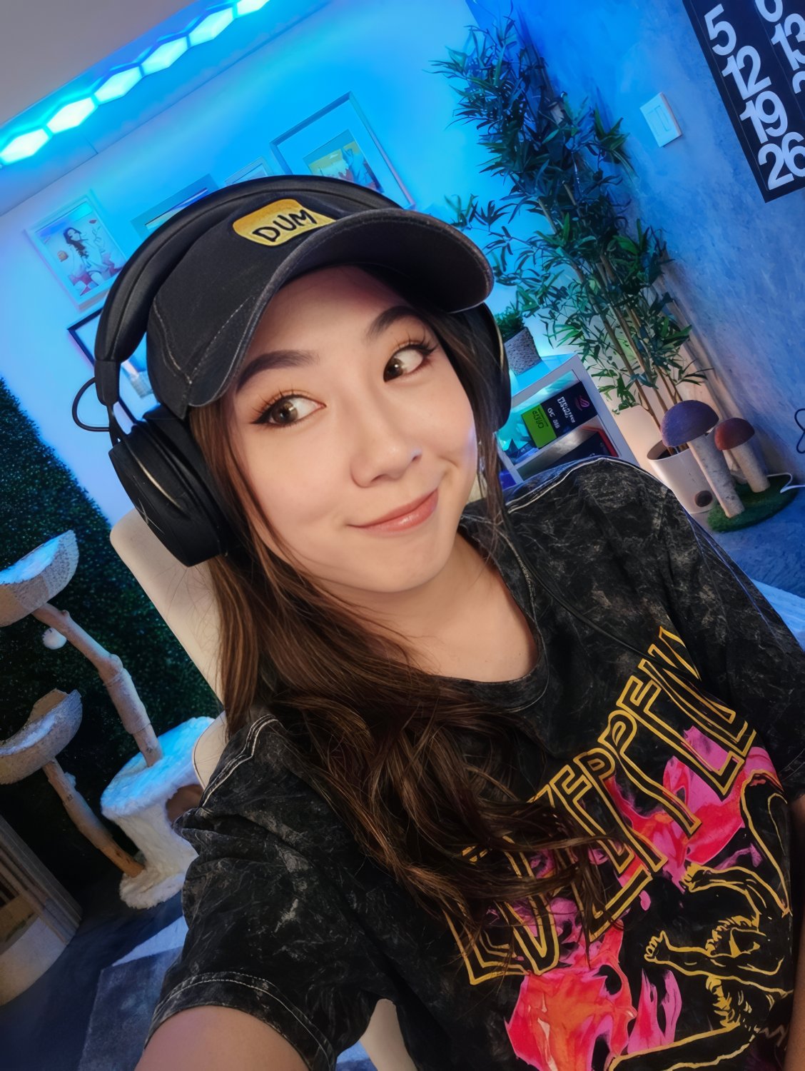 Fuslie Shows Off In Another Hot Amateur Clip 5