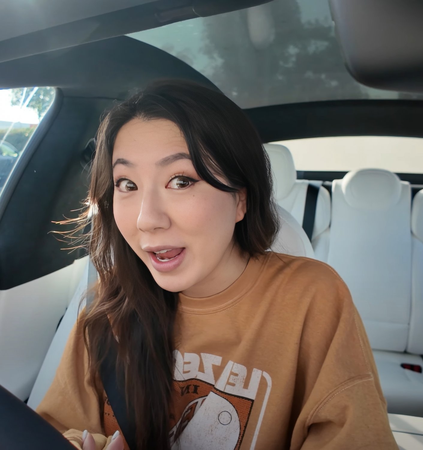 Fuslie Shows Off In Another Hot Amateur Clip 9