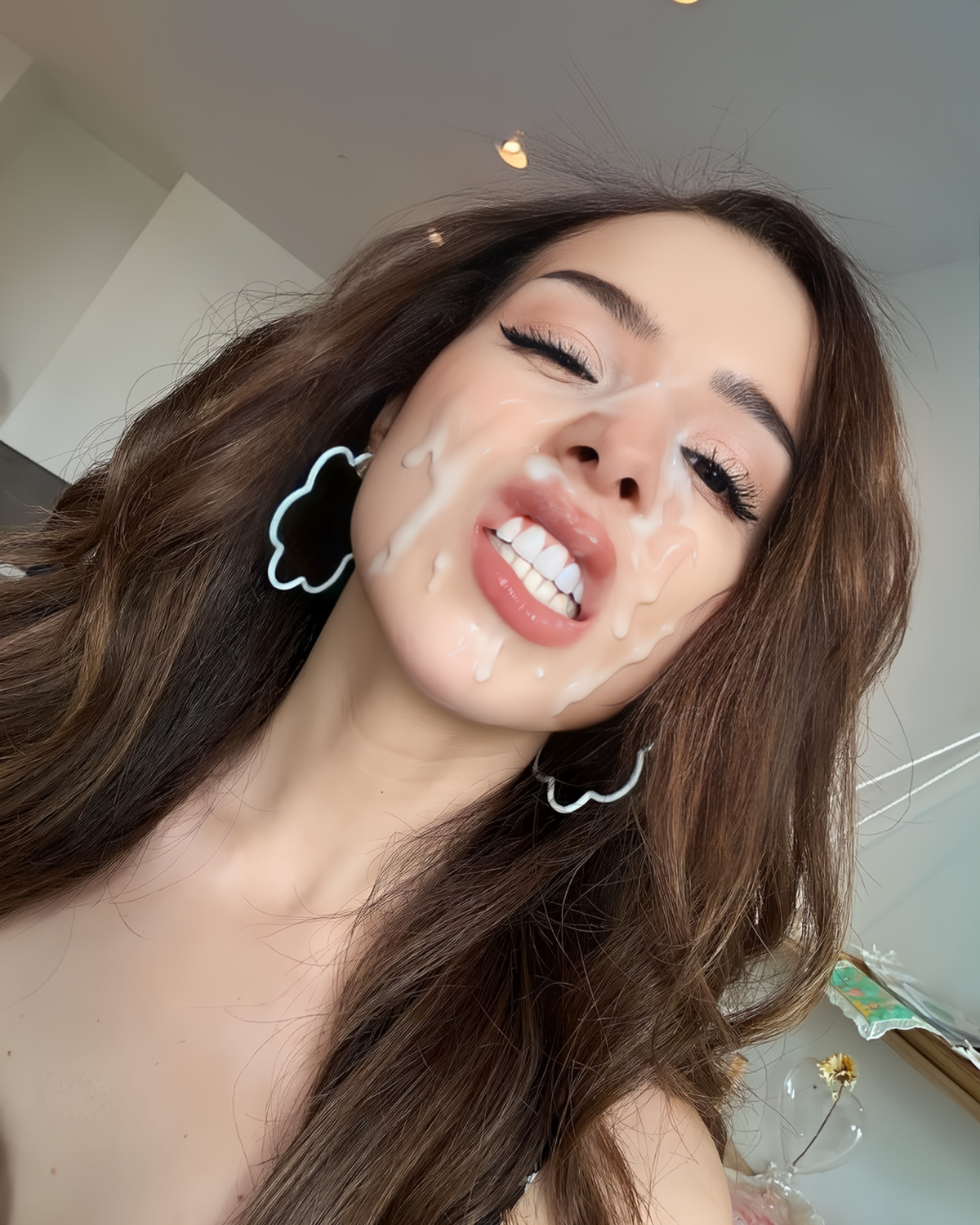 Streamer poki sperma na twarzy #5 7