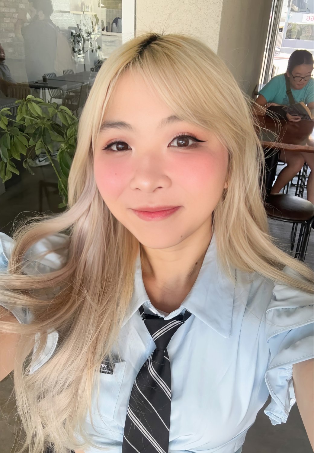 Yvonne 28