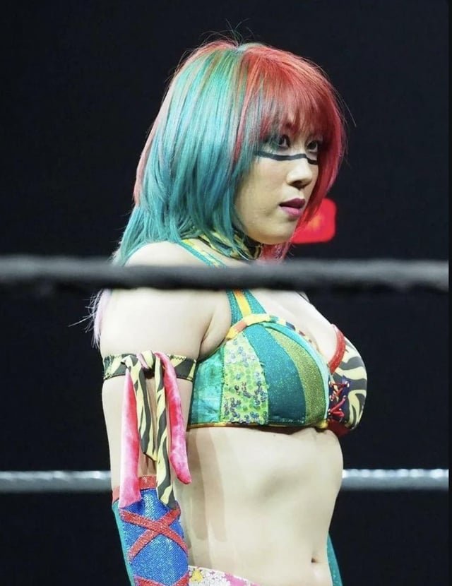 💦 Stasera mi masturberò e sborrerò come un pervertito con "Asuka" della WWE! 💦 6