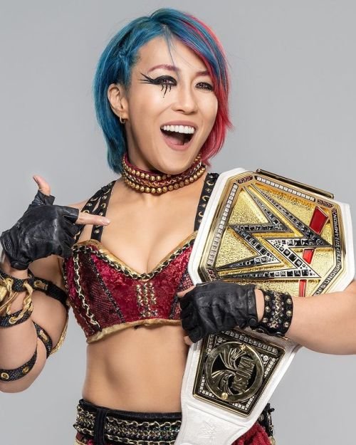 💦 Stasera mi masturberò e sborrerò come un pervertito con "Asuka" della WWE! 💦 8