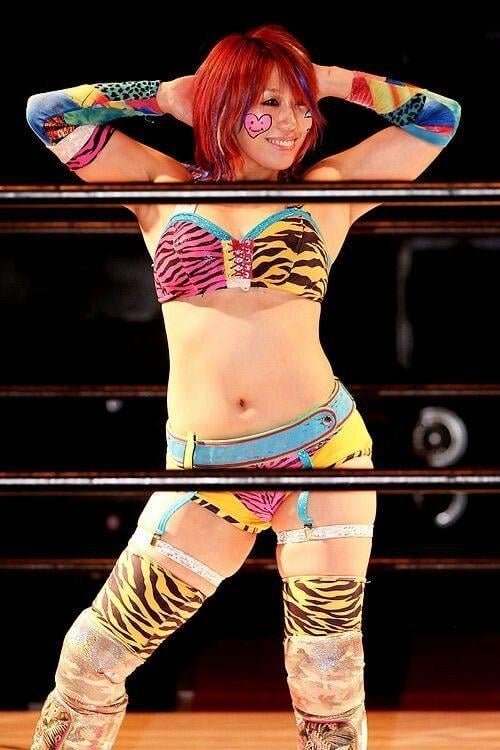 💦 Stasera mi masturberò e sborrerò come un pervertito con "Asuka" della WWE! 💦 27