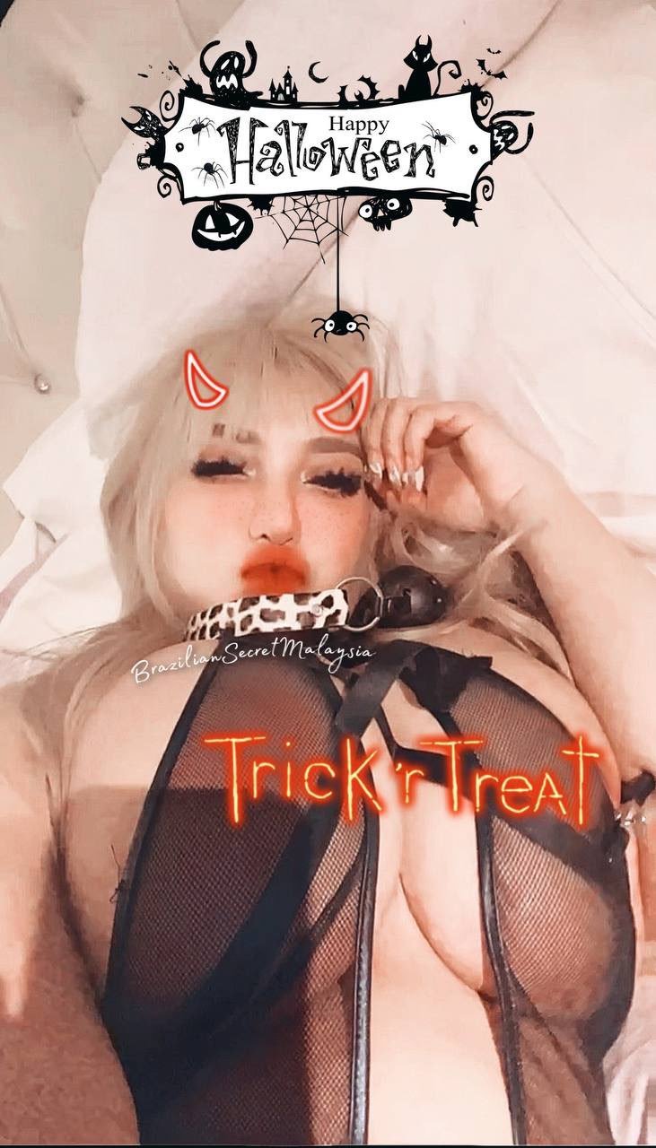 Wet Sarrah — Big Tits Blonde MILF In Naughty Mood 1