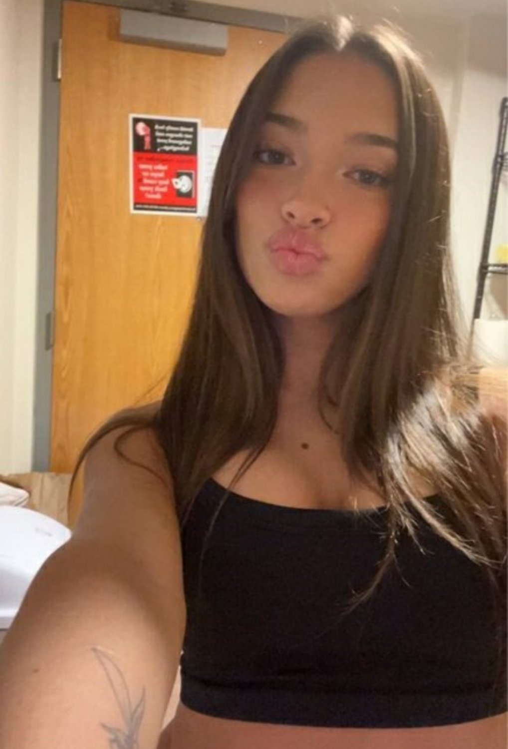 Cuck chiede di identificare il suo fantastico modello 5