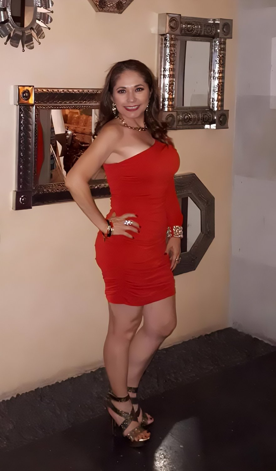 Mature Babe With Big Tits And Fat Ass Gets Wild 4