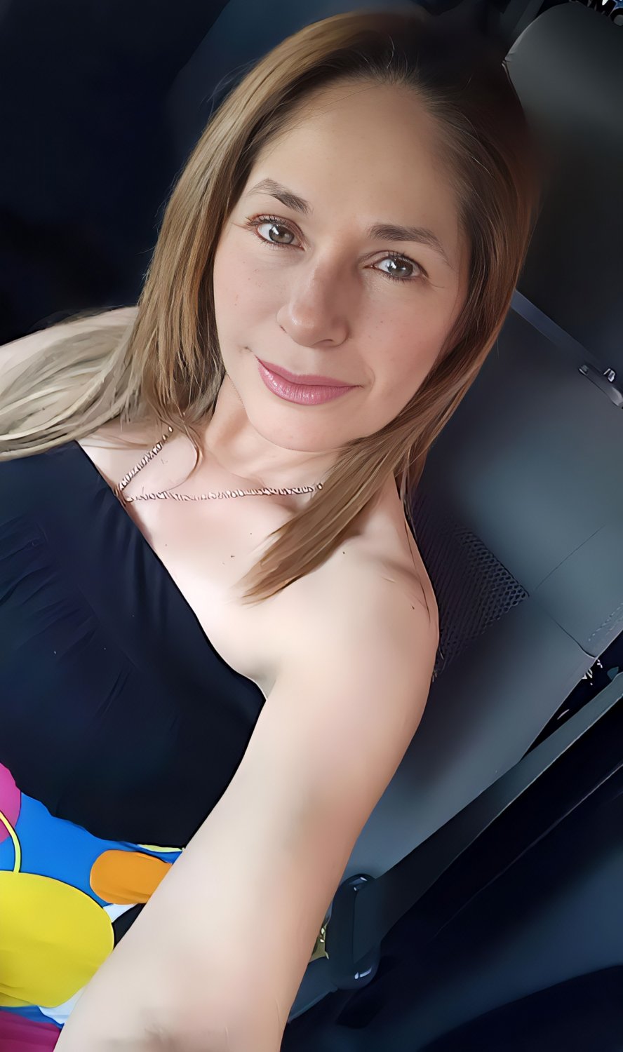 Mature Babe With Big Tits And Fat Ass Gets Wild 12