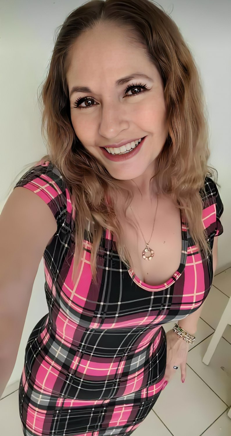 Mature Babe With Big Tits And Fat Ass Gets Wild 13