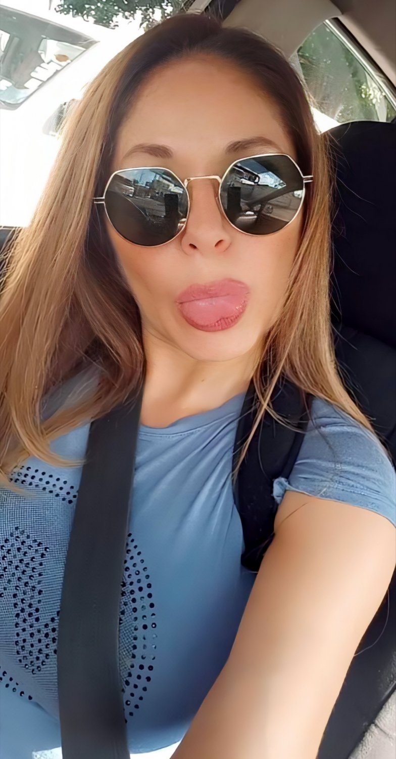 Mature Babe With Big Tits And Fat Ass Gets Wild 18