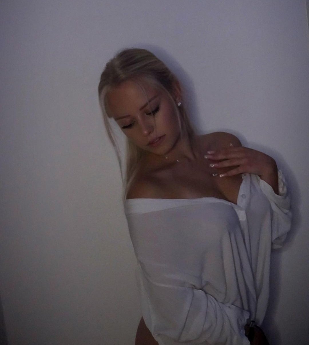 German Bombshell Vanessa Begs For More 7