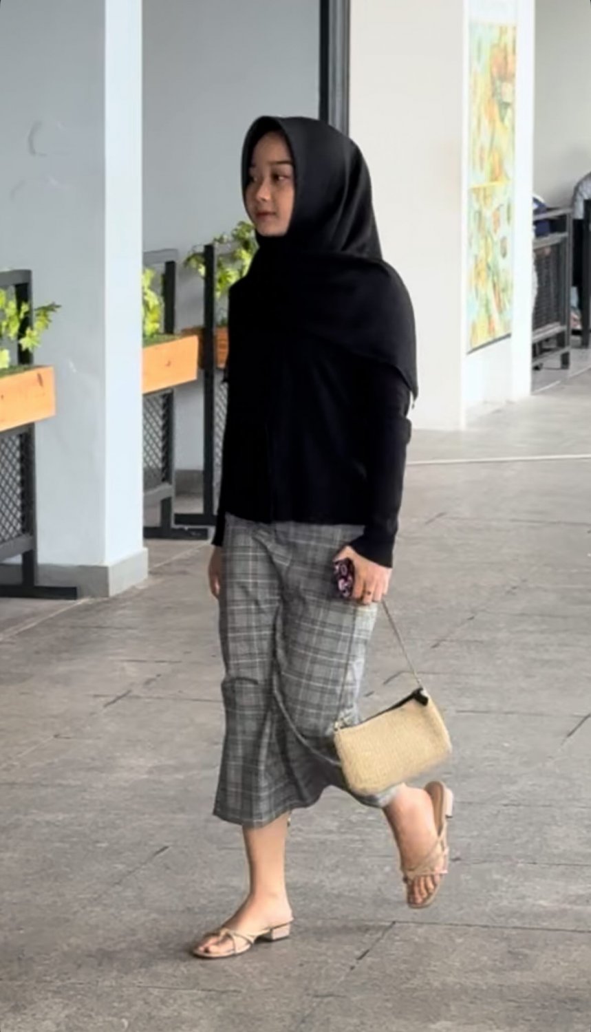 Japanese Cutie Secretly Caught In Public — Creepshot Pt. 3 4