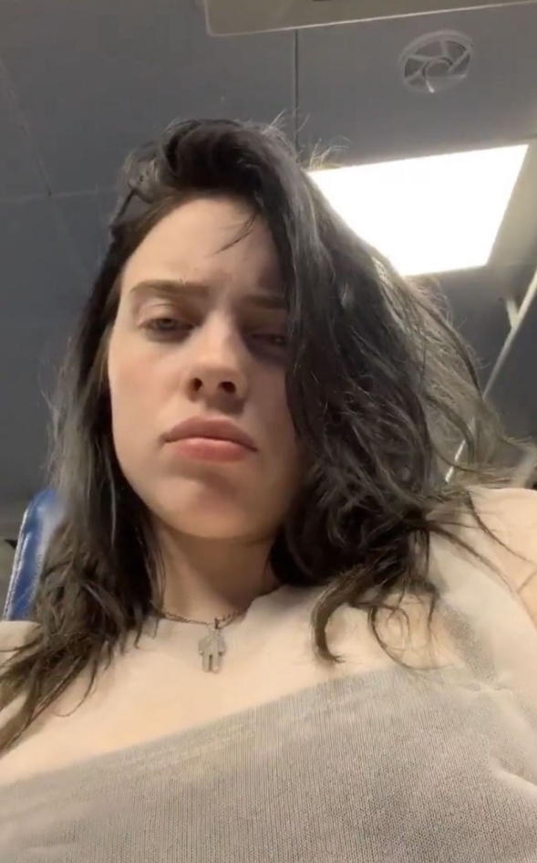 Znana piosenkarka Bellie eliish pijana nago i sekstaśmy pokazała link poniżej 10