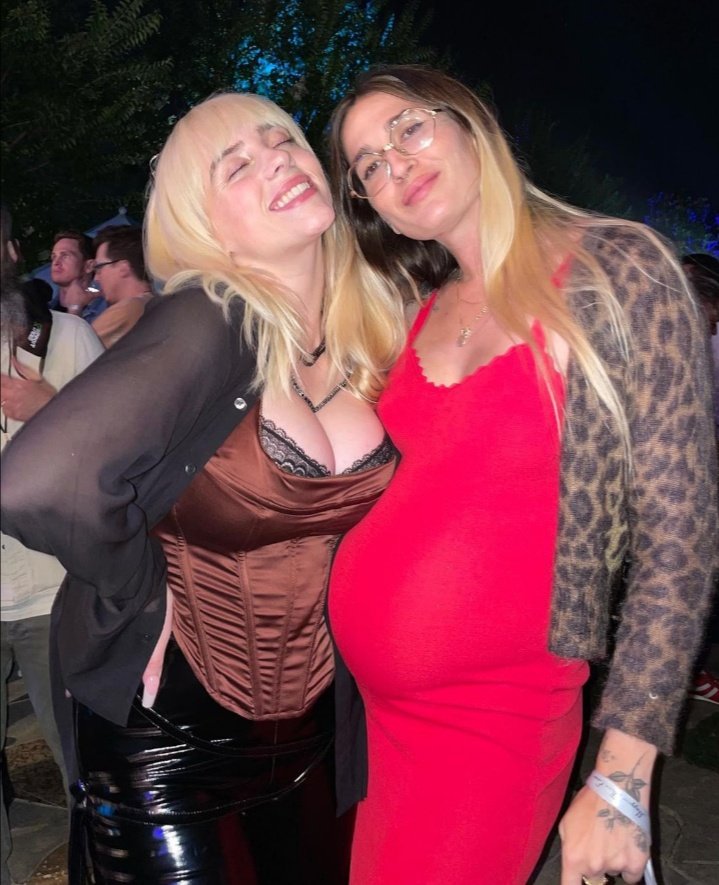 Billie Eilish’s Alleged Drunk Sextapes Leak Online 11