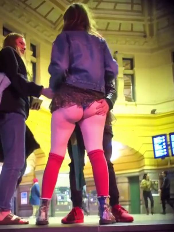 Drunk Sugar Petite-Rock Zeigender Tanga 5
