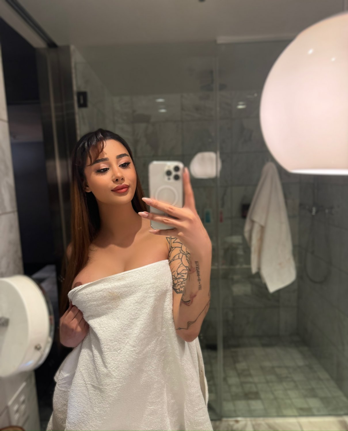 Trans Arryadoll Goes Wild in Tranny Fuck 9