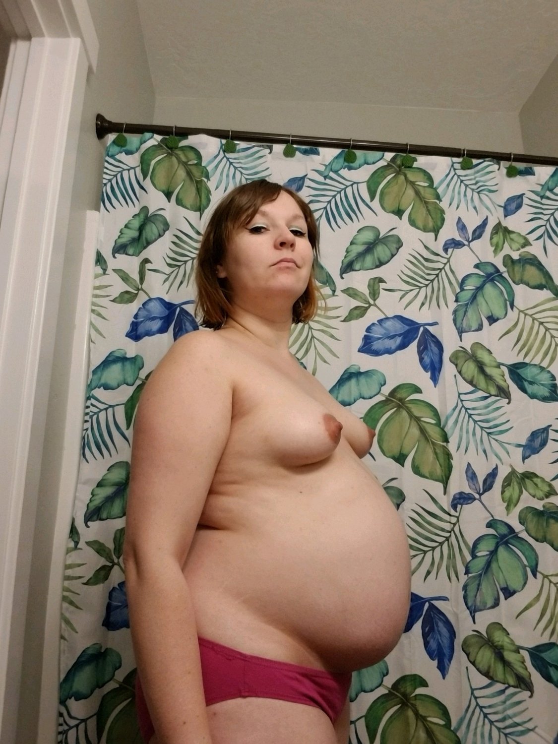 Amateur Hottie Spreads in Sizzling Fuck Action 4