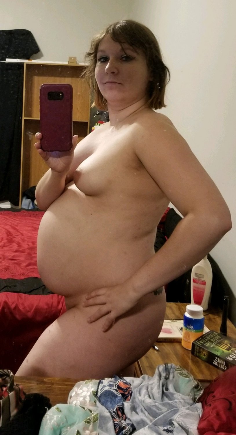 Amateur Hottie Spreads in Sizzling Fuck Action 8