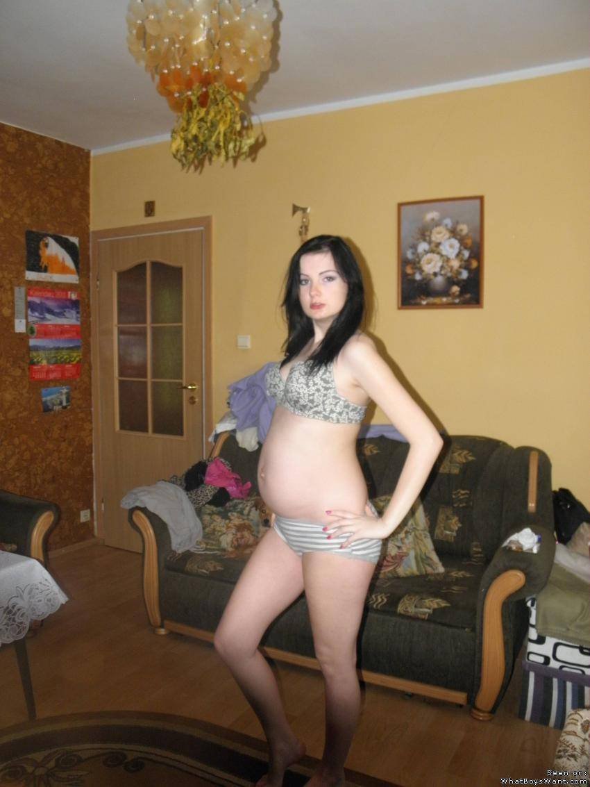 Amateur Hottie Spreads in Sizzling Fuck Action 34