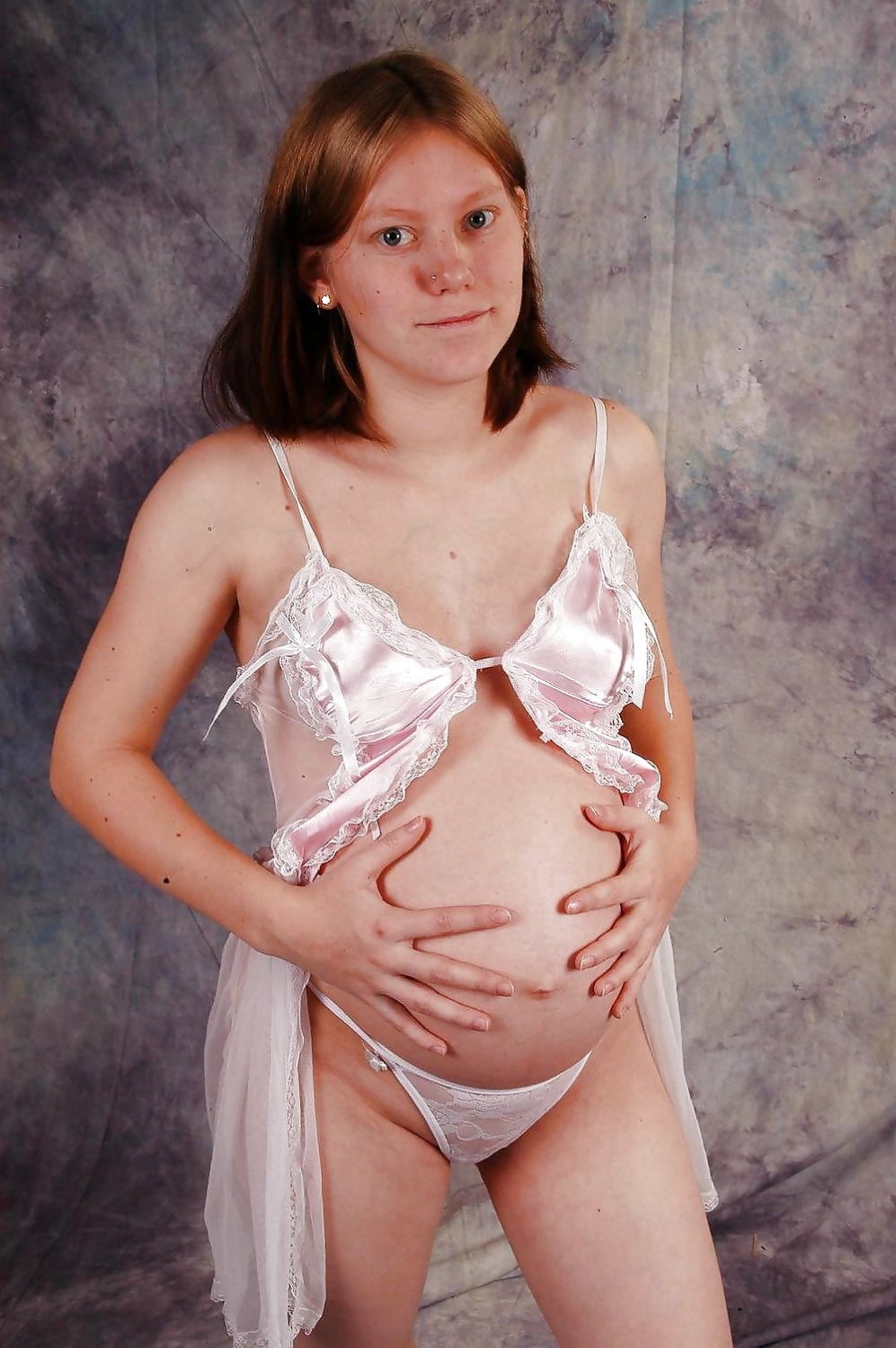 Amateur Hottie Spreads in Sizzling Fuck Action 47