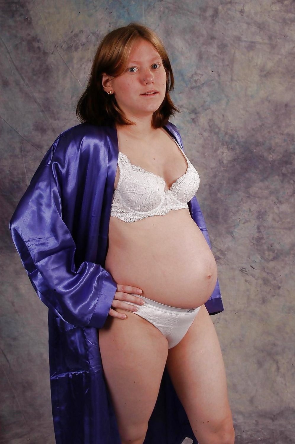 Amateur Hottie Spreads in Sizzling Fuck Action 50