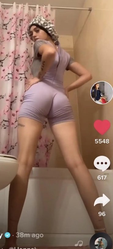 Sexy Woahvicky Shows Off Her Perfect Ass 2