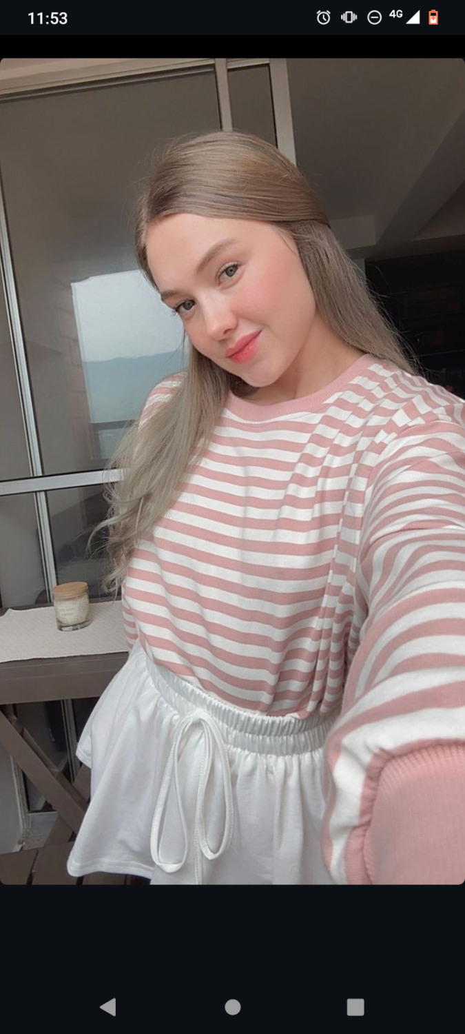 Young Kitty Sophie Shows Off Her Sweet Selfie 7