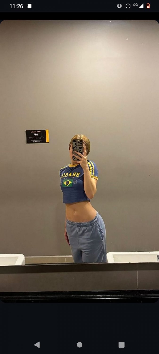 Young Kitty Sophie Shows Off Her Sweet Selfie 17