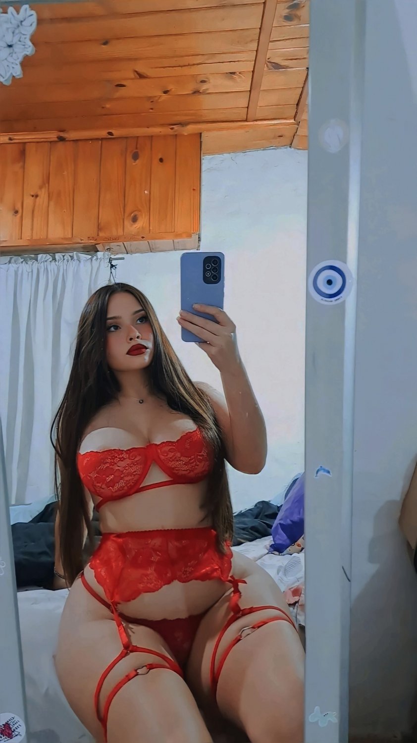 Juicy Whore Shakes Her Gigantic Butt And Big Tits 14