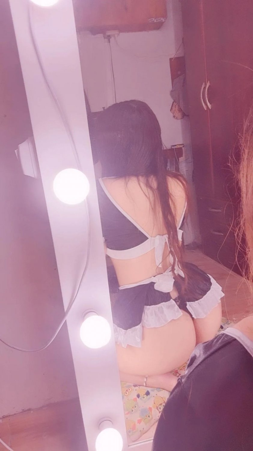 Juicy Whore Shakes Her Gigantic Butt And Big Tits 27
