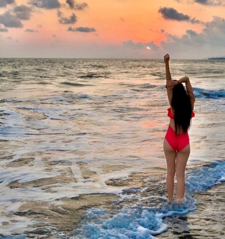 Teen floozy loves to action her buttlock. Lass with fat ace, tight cunt and fracturable tits. (no nude) 2